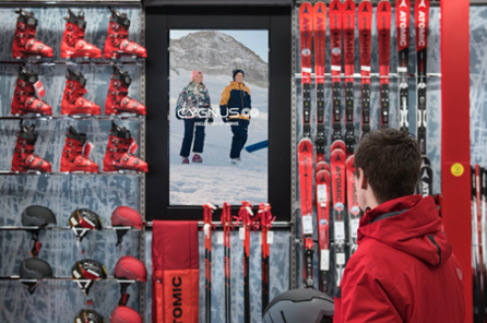 Retail Media Modul in der Digital Signage Software kompas hilft, die Sichtbarkeit von Marken am PoS zu erhöhen (Quelle: dimedis)